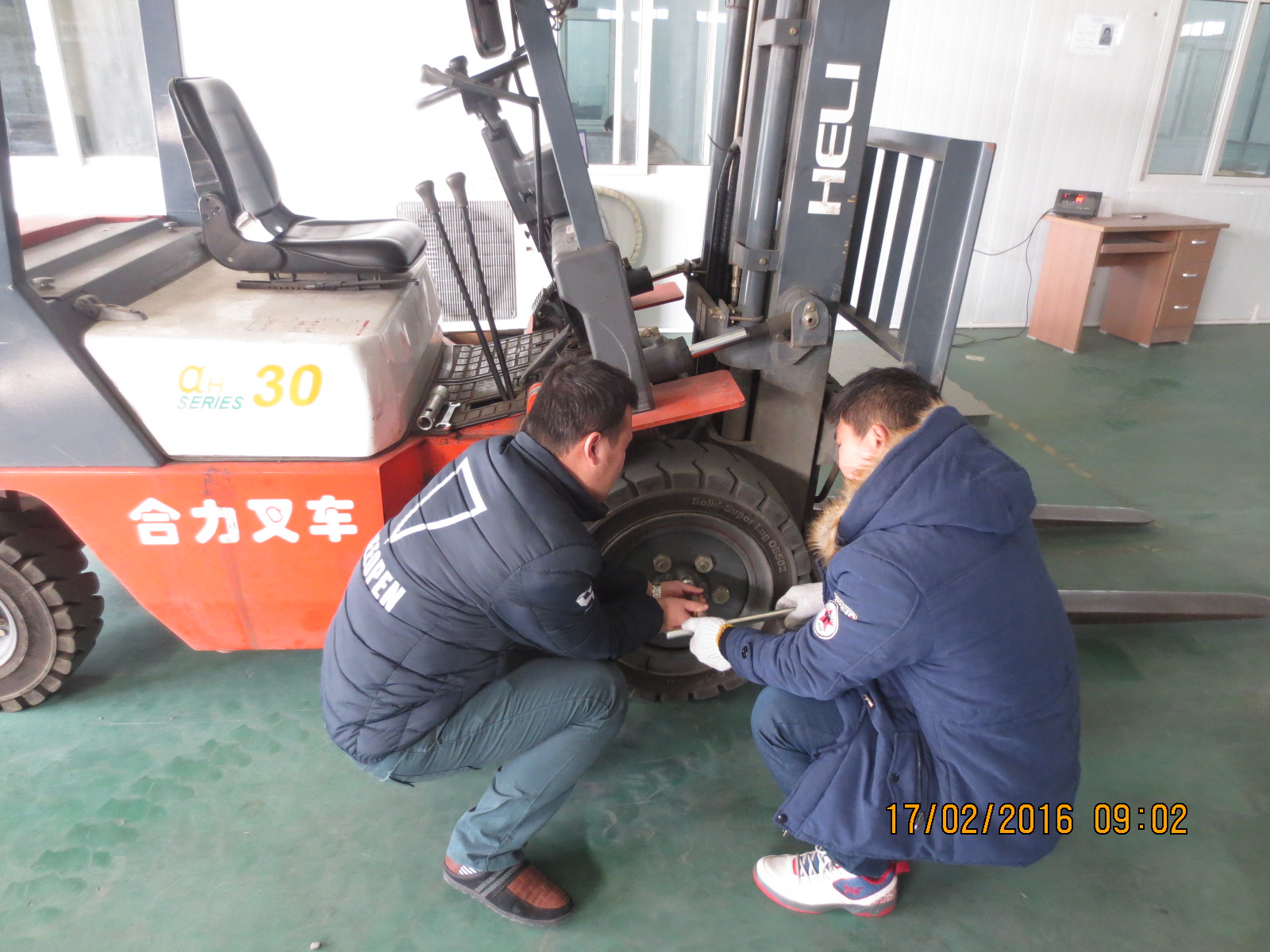 中核科技公司物流部积极做好叉车安全生产工作、